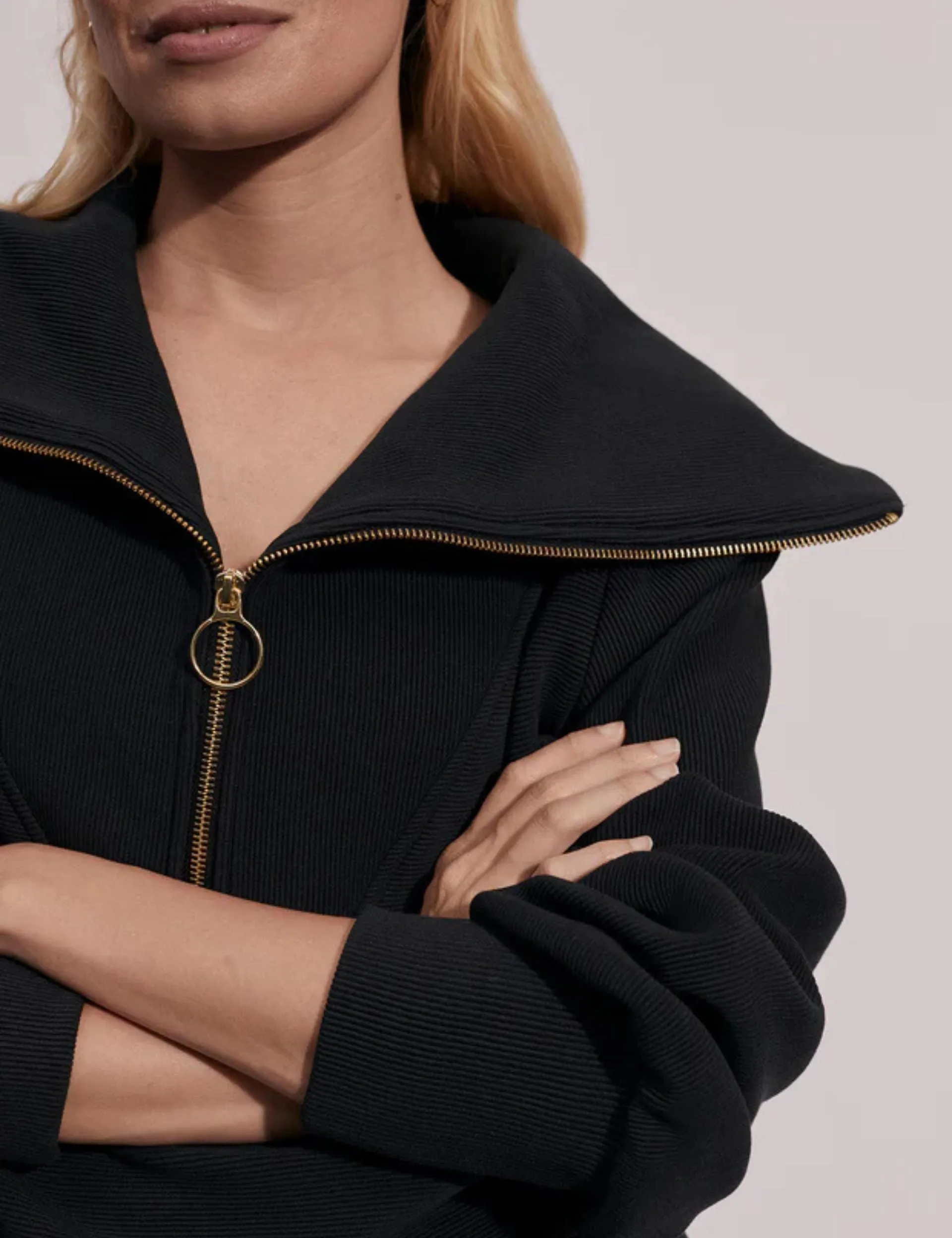 Vine Pullover - Black